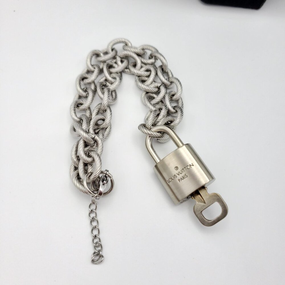 Authentic Louis Vuitton Padlock w/Unbranded Stainless Steel Plated Silver Chain - Picture 3 of 9